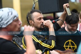 Dubioza Kolektiv napravila spektakl ispred banjalučke Tržnice