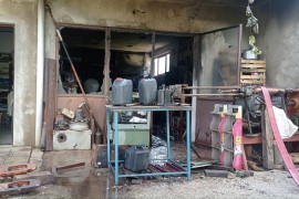 Izgorjela garaža, vatrogasci spriječili katastrofu