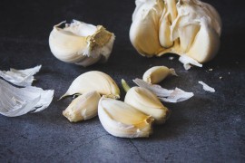 Bijeli luk je prirodni antibiotik, evo kako pomaže kod upale uha