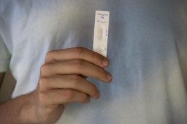 Policajac nacrtao crvene linije na testu na koronu da bi dobio bolovanje