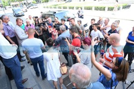 Protest mještana Donjih Kola: "Plaćamo vodu, a nemamo je"