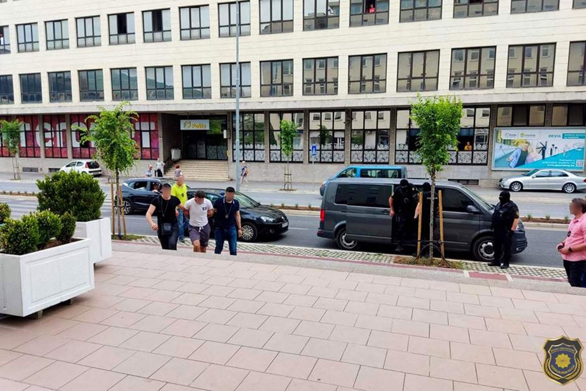 "Clyde" uhapsio dvojac osumnjičen za proizvodnju i distribuciju droge