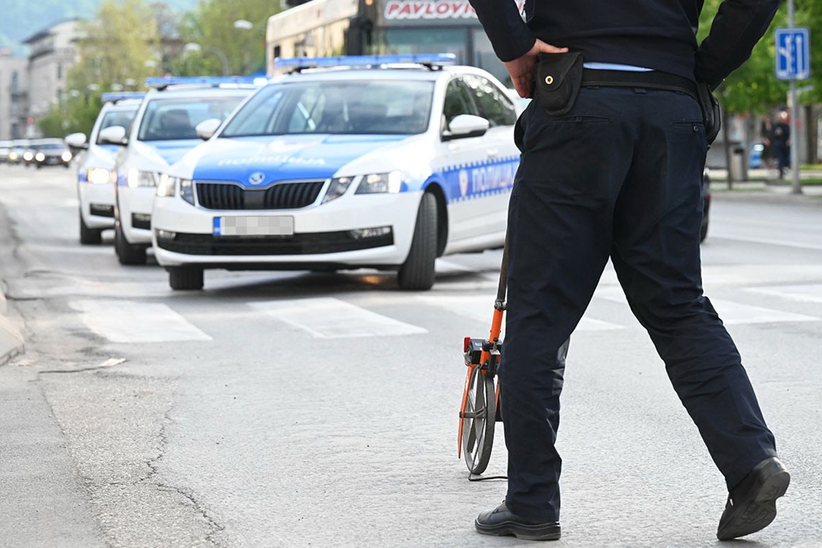 Optužen da se priključivao kamionom na glavni put pa skrivio smrt dostavljača