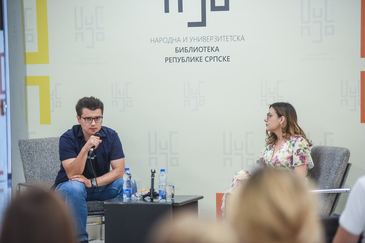 "Književno podne" Milana Rakulja: Poezija je žilava, ne da se lako gurnuti u stranu