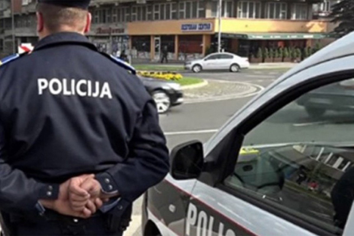 Golfom udario dvije djevojčice