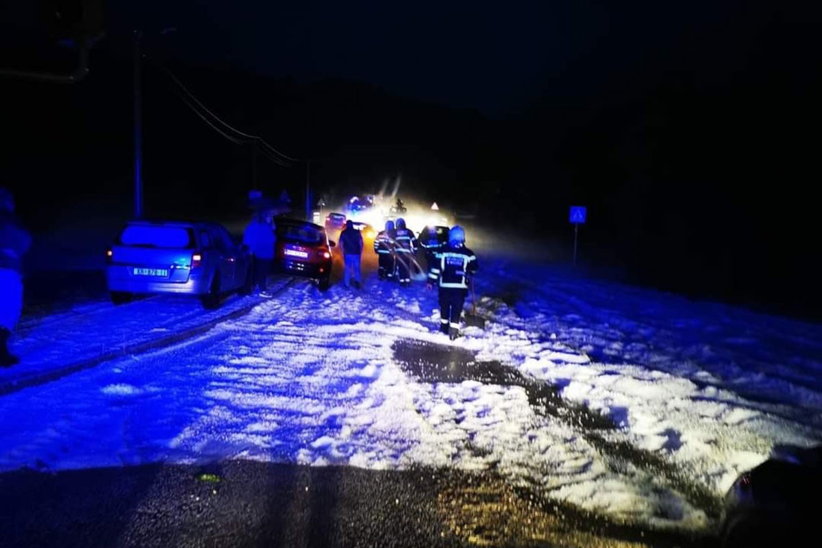 Nevrijeme u Hrvatskoj: Vjetar čupao stabla, ponegdje palo 70 cm grada