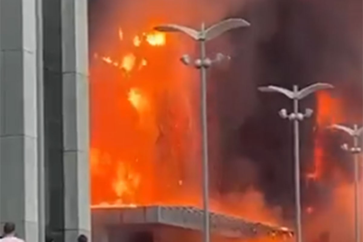 Požar u poslovnom centru u Moskvi, strahuje se da su ljudi zarobljeni