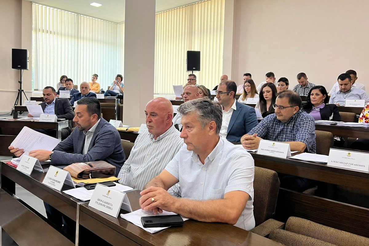 Miloradu Dodiku plaketa grada Doboja i 5.000 KM