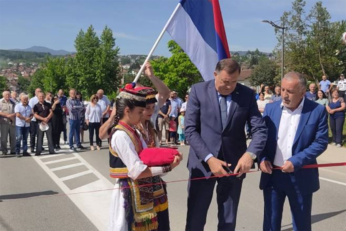 Otvoren regionalni put Јezero - Šipovo: "Ulaganje u putnu infrastrukturu značajno za RS"