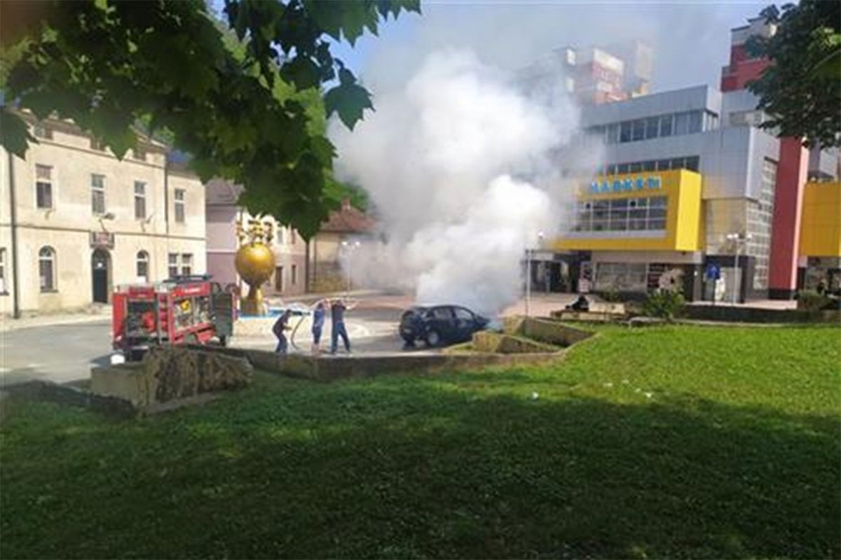 Izgorio auto u Srebrenici