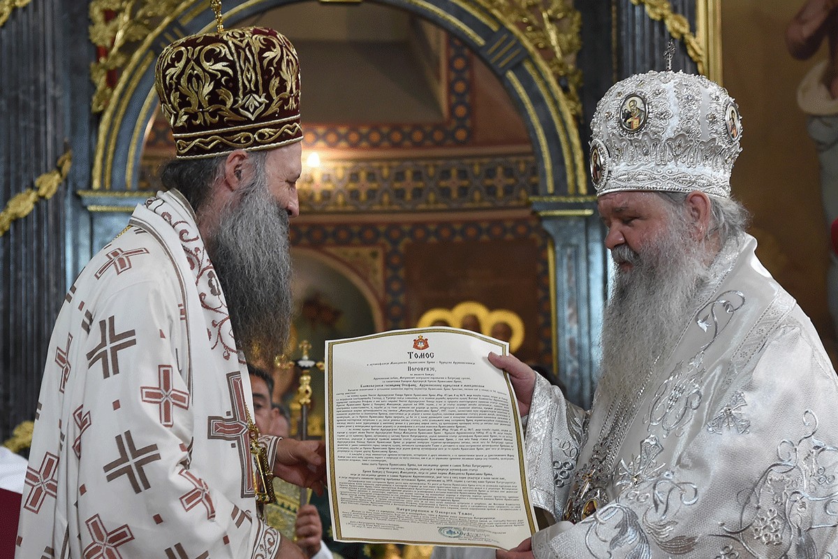 Patrijarh Porfirije uručio tomos arhiepiskopu Stefanu, priznata Makedonska pravoslavna crkva