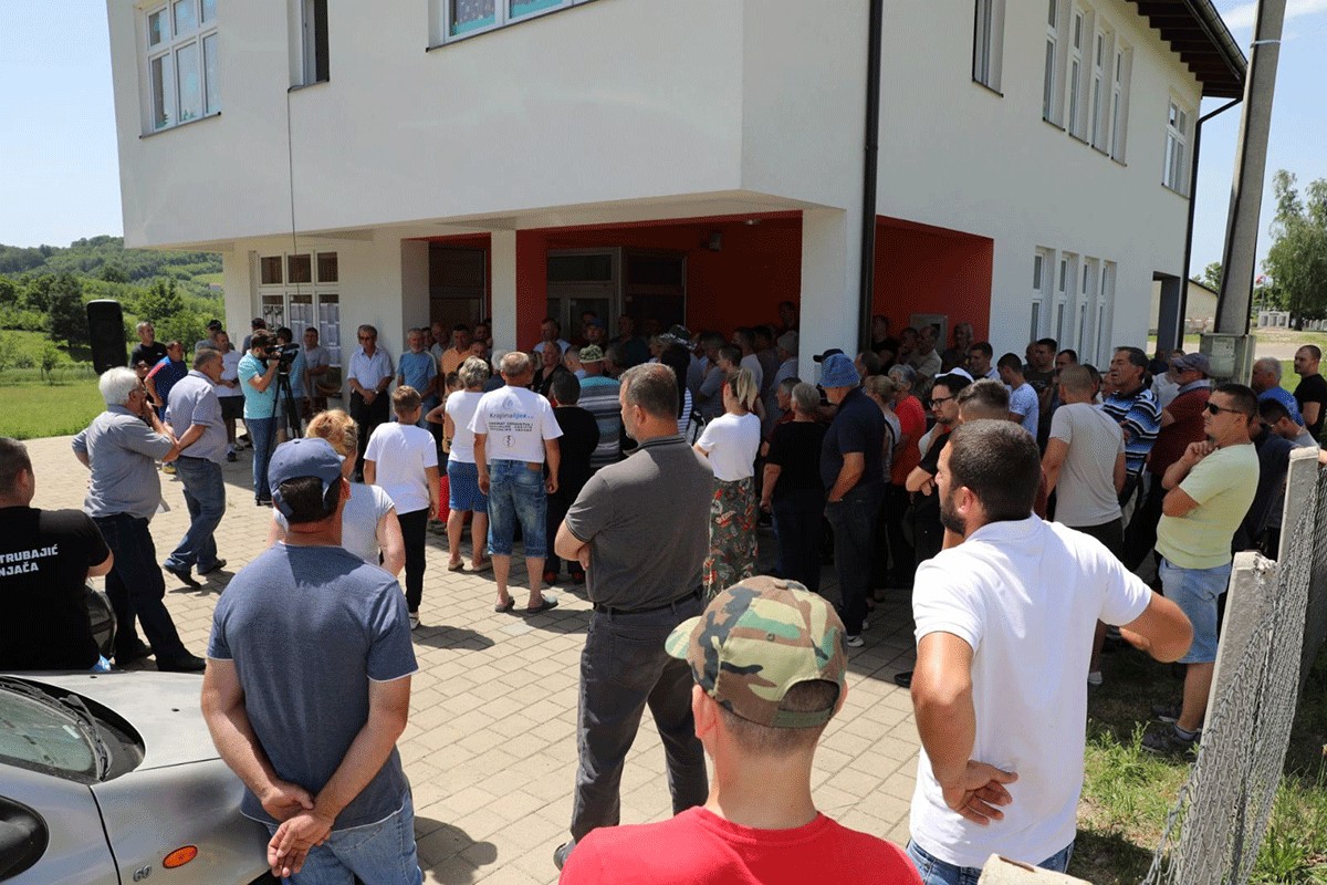 Protest mještana Donjih Kola, već dvije sedmice nemaju vodu