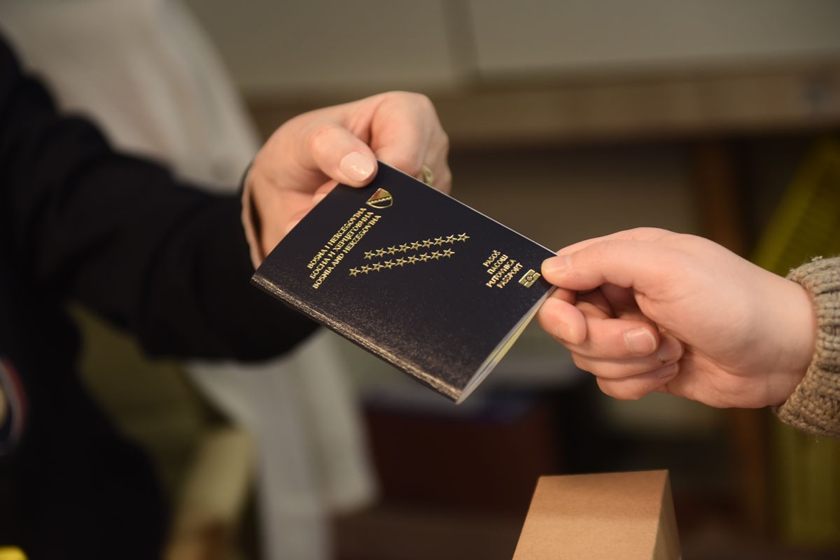 Inicijativa: Traže da pojeftini odricanje od bh. državljanstva