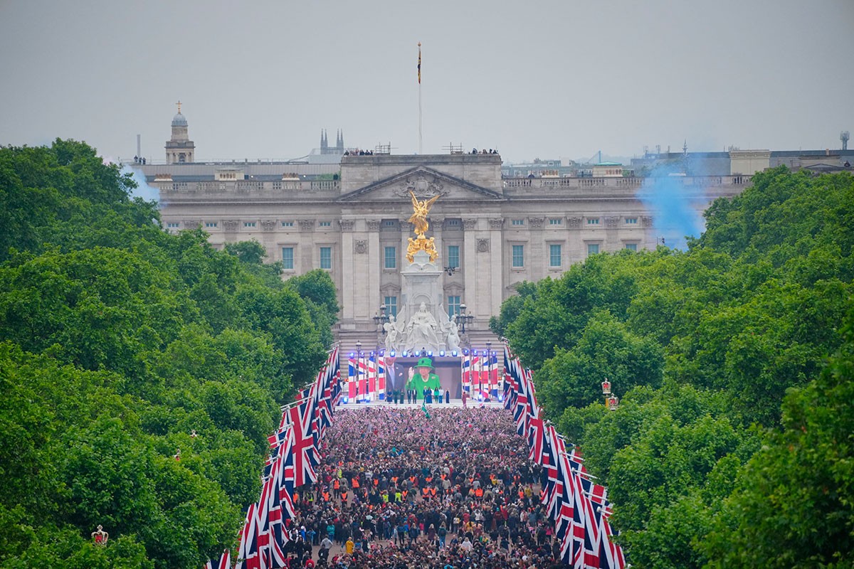 Kraljica Elizabeta slavi platinasti jubilej: Svečana povorka na ulicama Londona