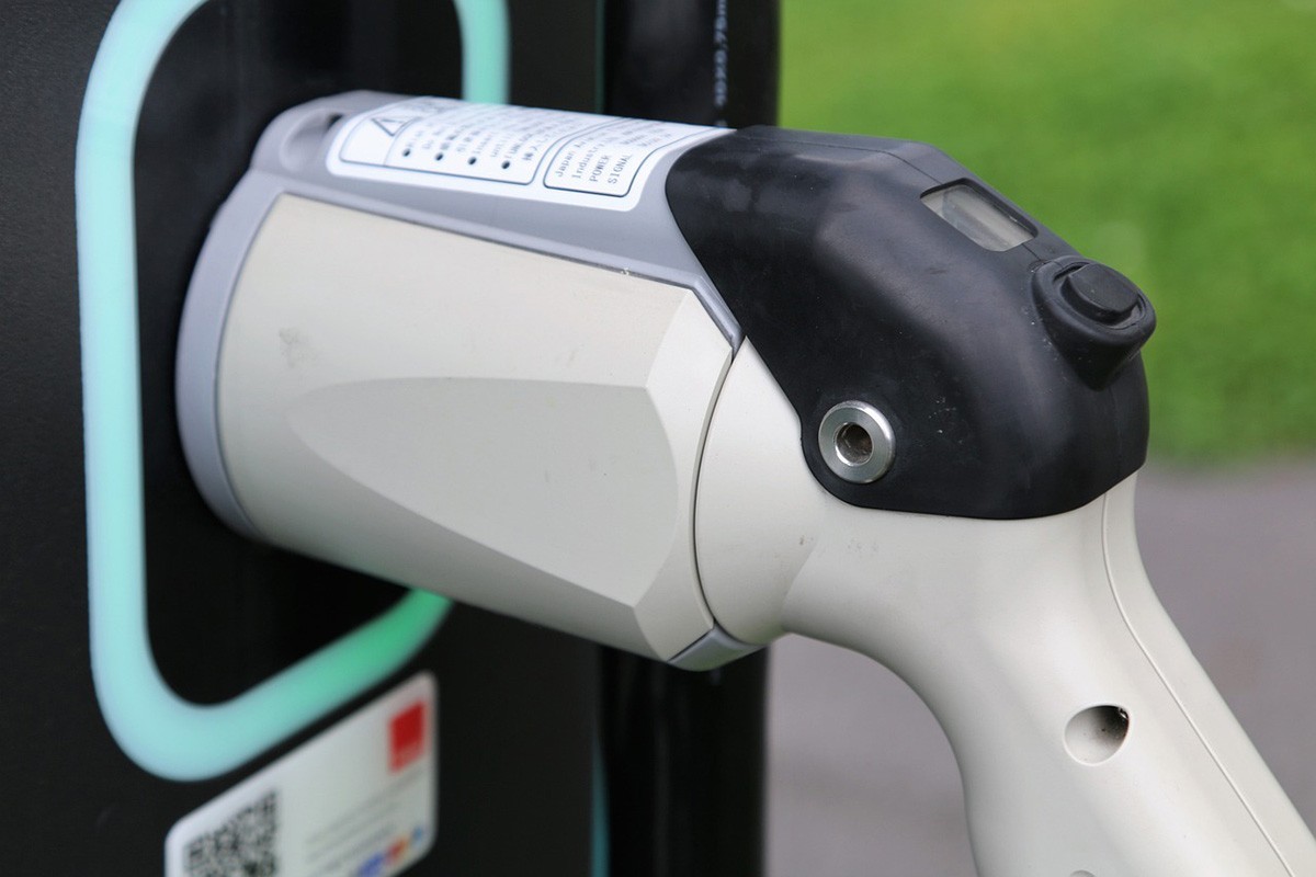 Podržana inicijativa za suspenziju carinske stope na uvoz električnih automobila
