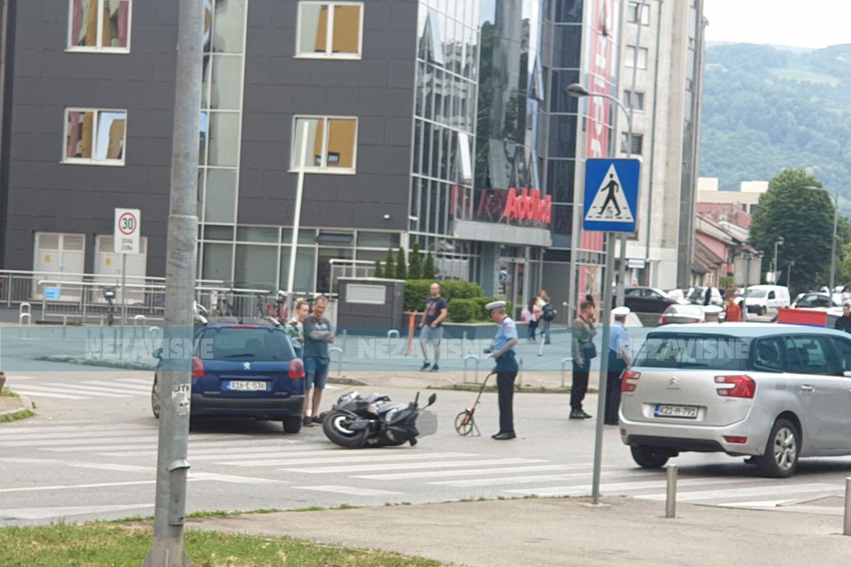 Sudar pežoa i motora u Banjaluci
