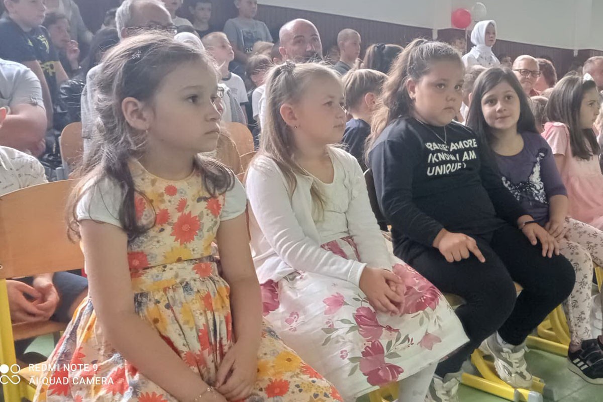 Prvačići dočekani pjesmom i igrom