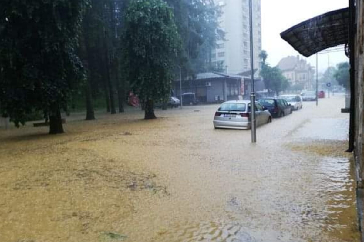 Bujične vode dovele do poplava u Novom Gradu