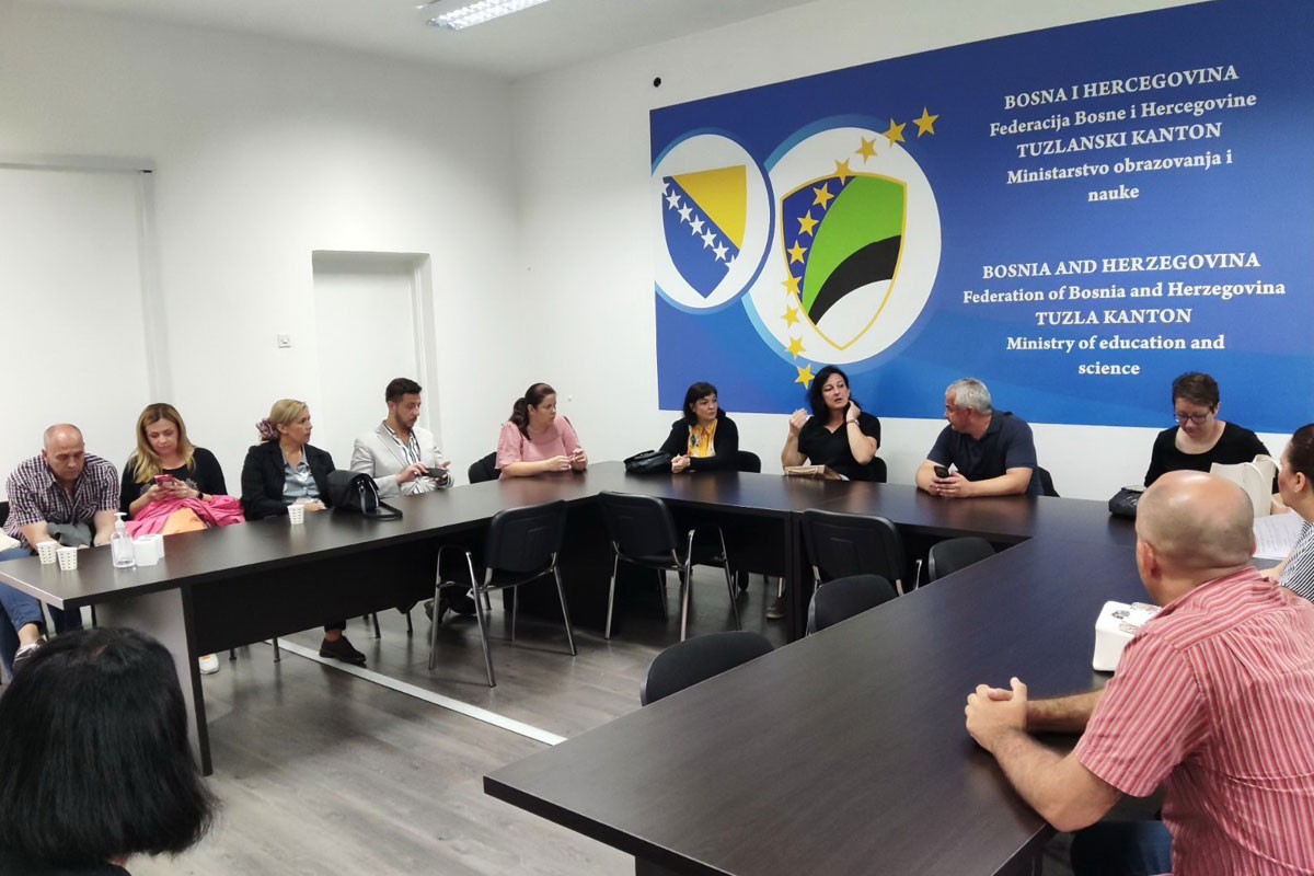 Prosvjetni radnici radiće kao asistenti u nastavi