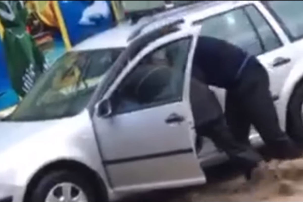 Policajci u Čeliću spašavali građane iz vodene bujice, proglašeno stanje prirodne nesreće