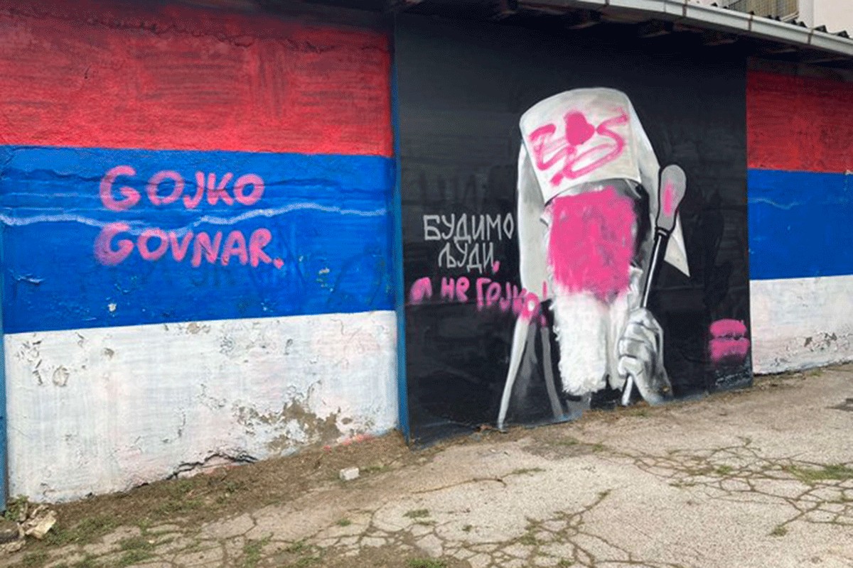 Oštećen mural patrijarha Pavla