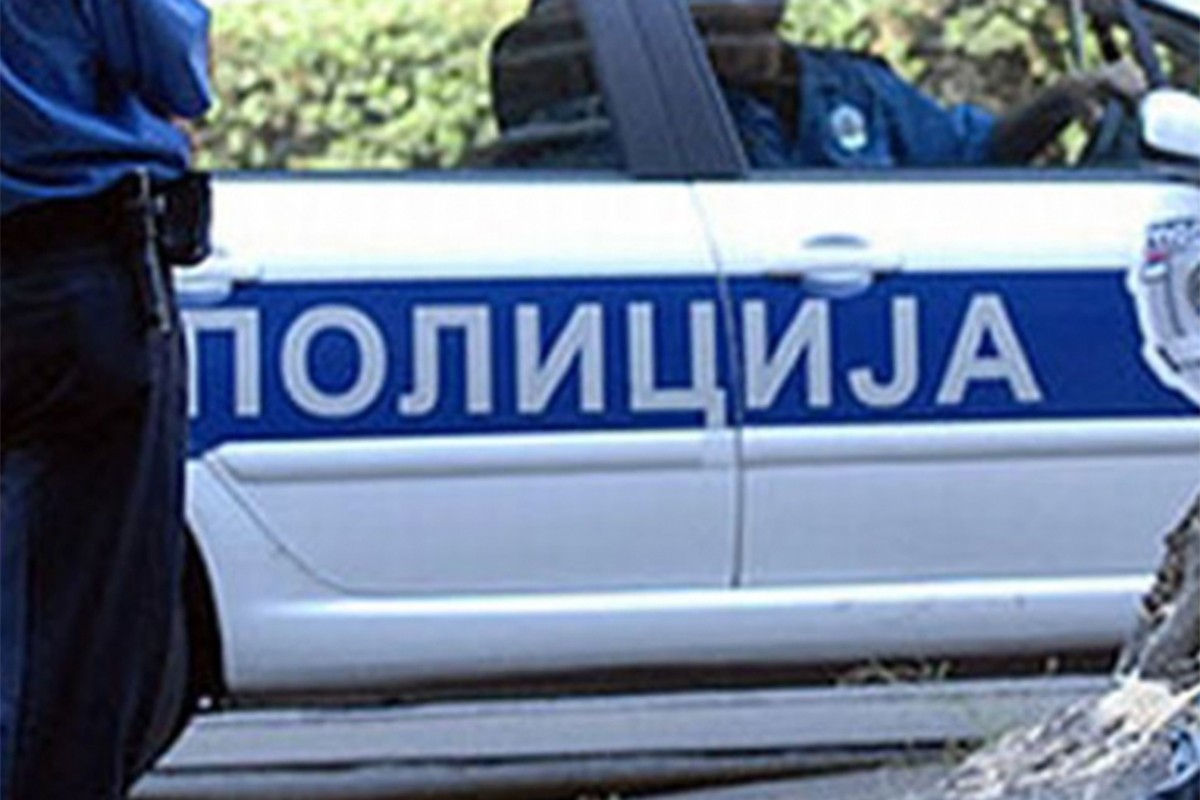 Džip žandarmerije udario u kiosk, troje povrijeđeno