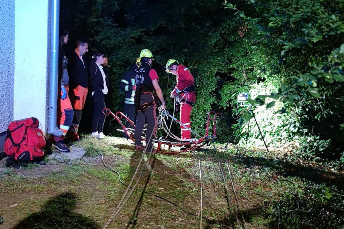 Žena noćas pala u ponor u Ogulinu, HGSS objavio slike spasavanja
