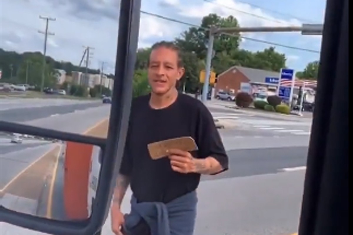 Delonte Vest primijećen kako prosi na ulici