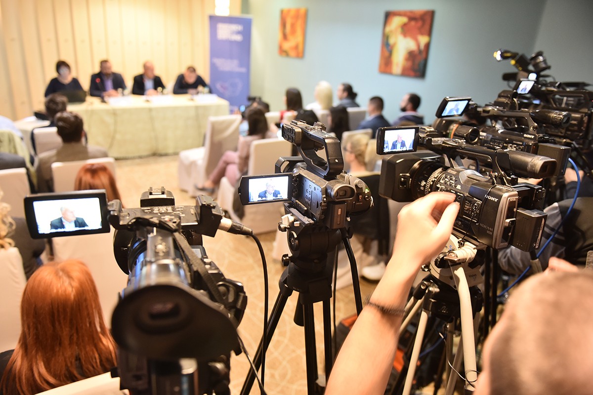 Mediji pod teretom političkih pritisaka i straha