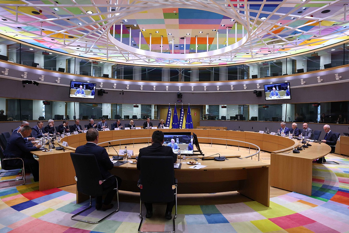 Lideri odškrinuli vrata EU