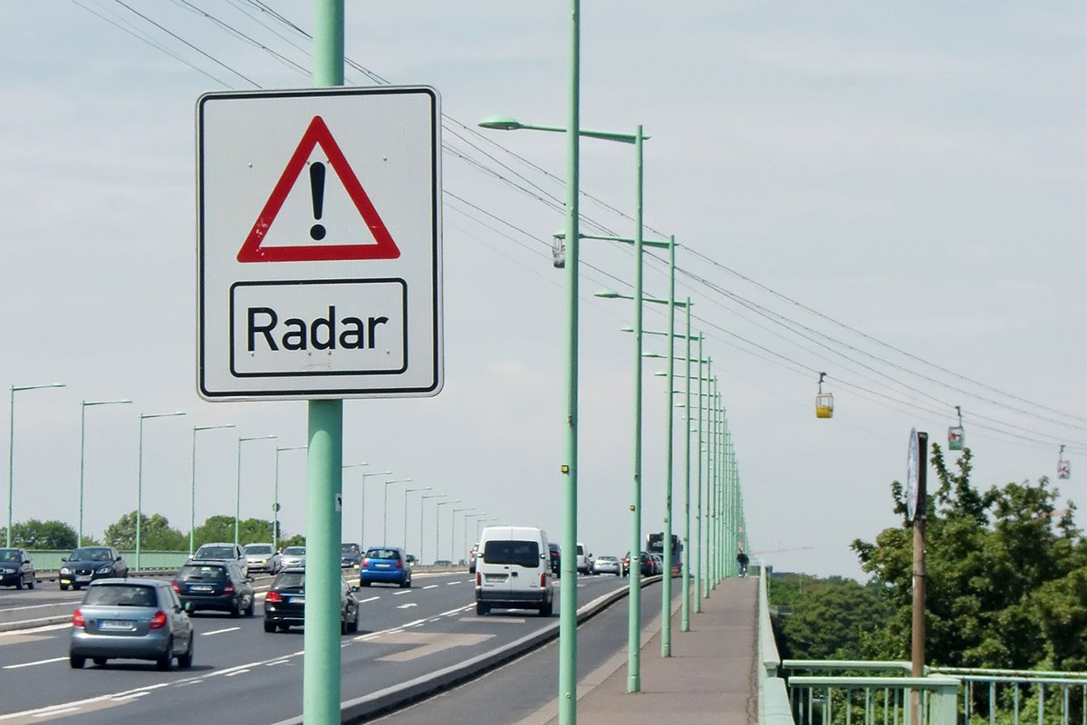 Pokazao radaru srednji prst - kazna 5.000 evra