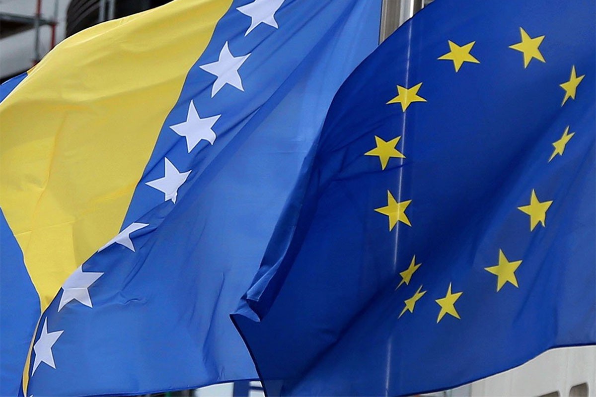 EU: Najoštrije osuđujemo uništavanje simbola pobjede nad fašizmom