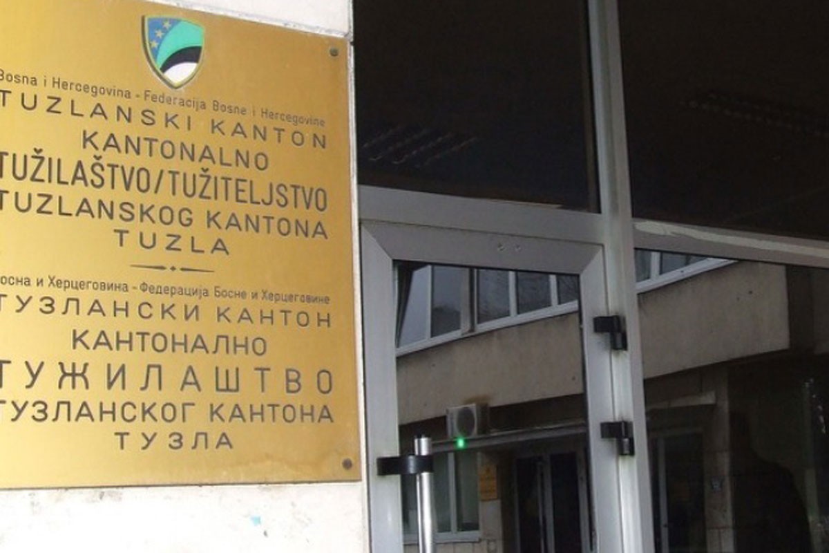 Optuženi da su krali zlato i pucali na bračni par