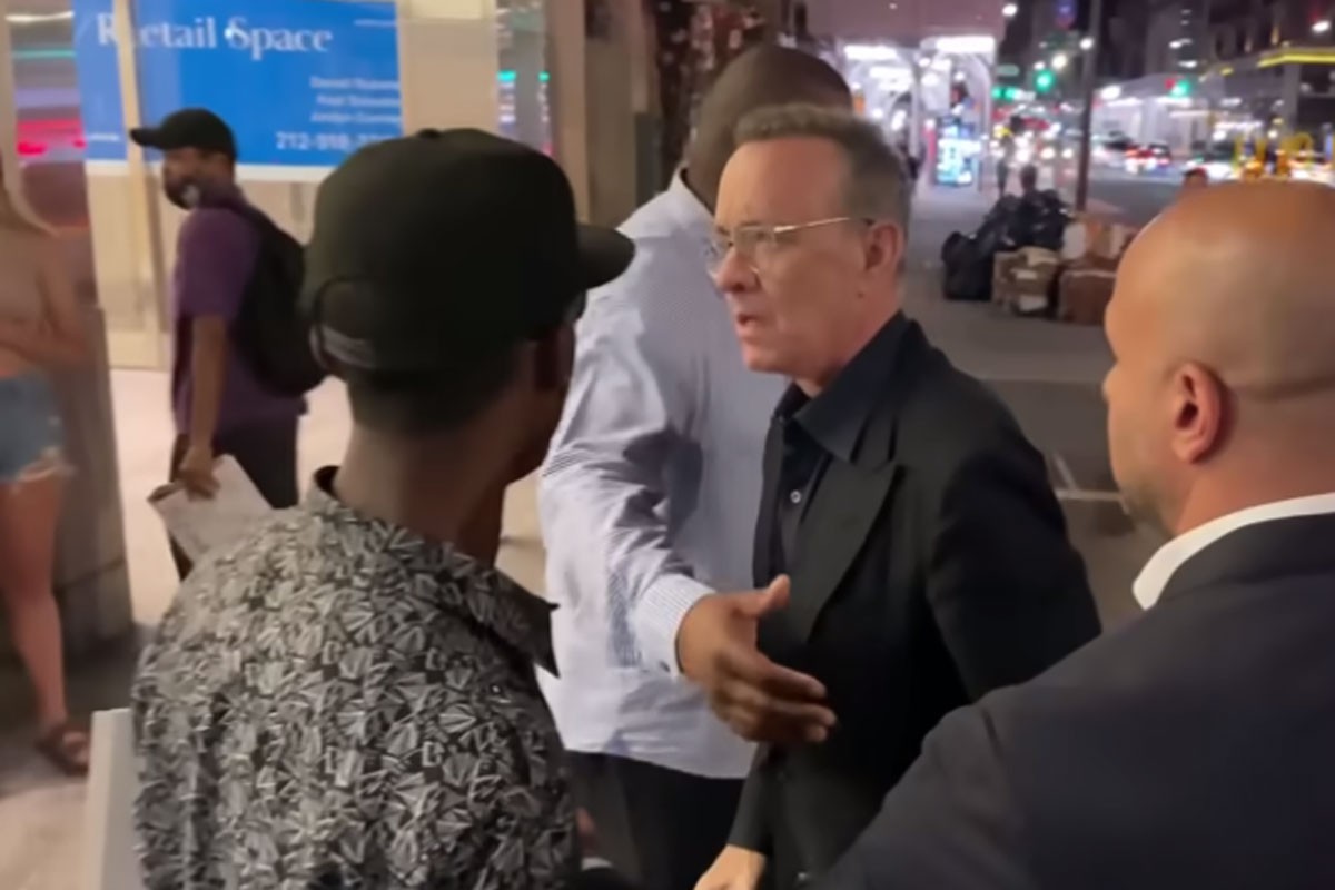 Tom Henks opsovao obožavaoce nakon što su mu gurnuli suprugu