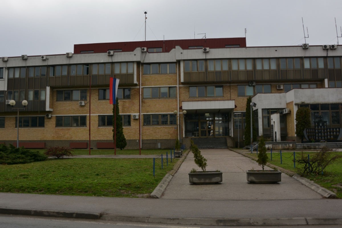 Radnica policije osumnjičena da je neovlašteno uvećavala plate sebi i za četiri osobe