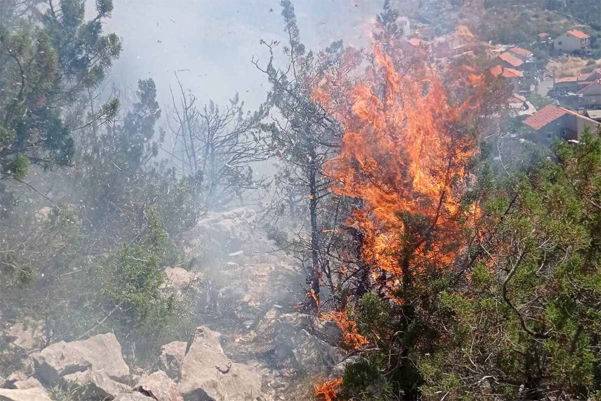 Dva velika požara gorjela iznad trebinjskih naselja
