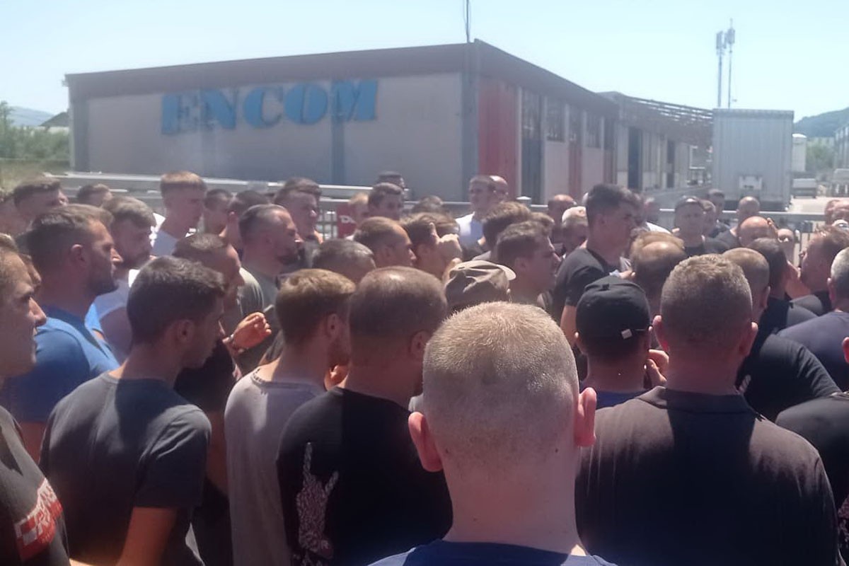 Radnici "Remusa" se mučnim protestima izborili i za trinaestu platu