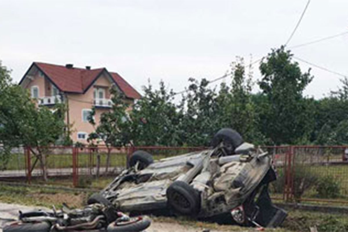 Sudar motora i auta, motociklista prevezen u UKC RS