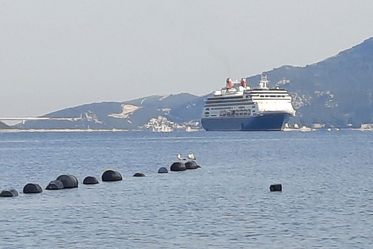 Veliki kruzer uplovio u Neum