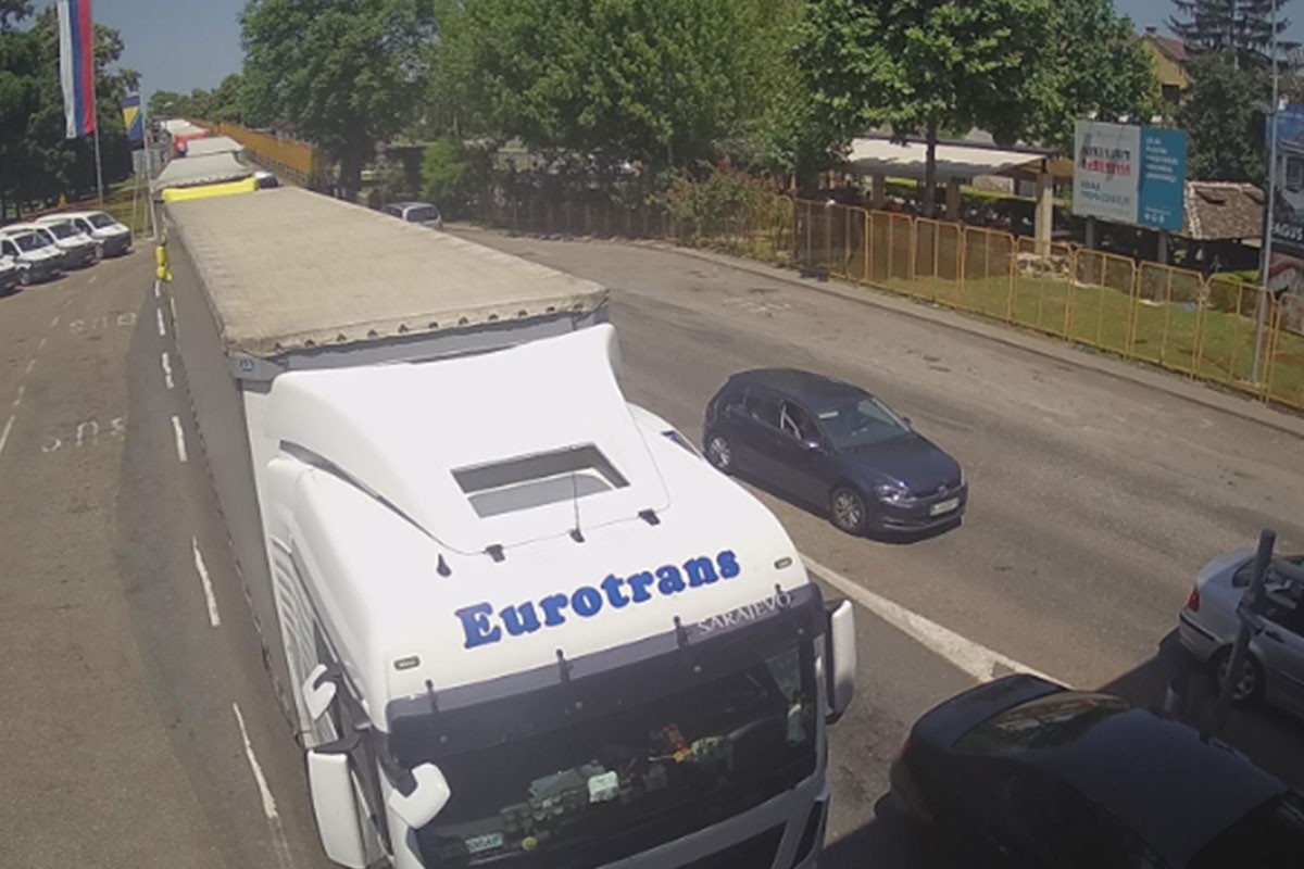Pojačan saobraćaj na prelazima u Gradišci i Brodu