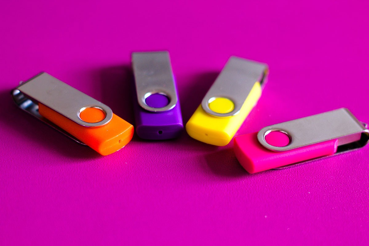 Napio se pa izgubio USB sa podacima stanovnika cijelog grada
