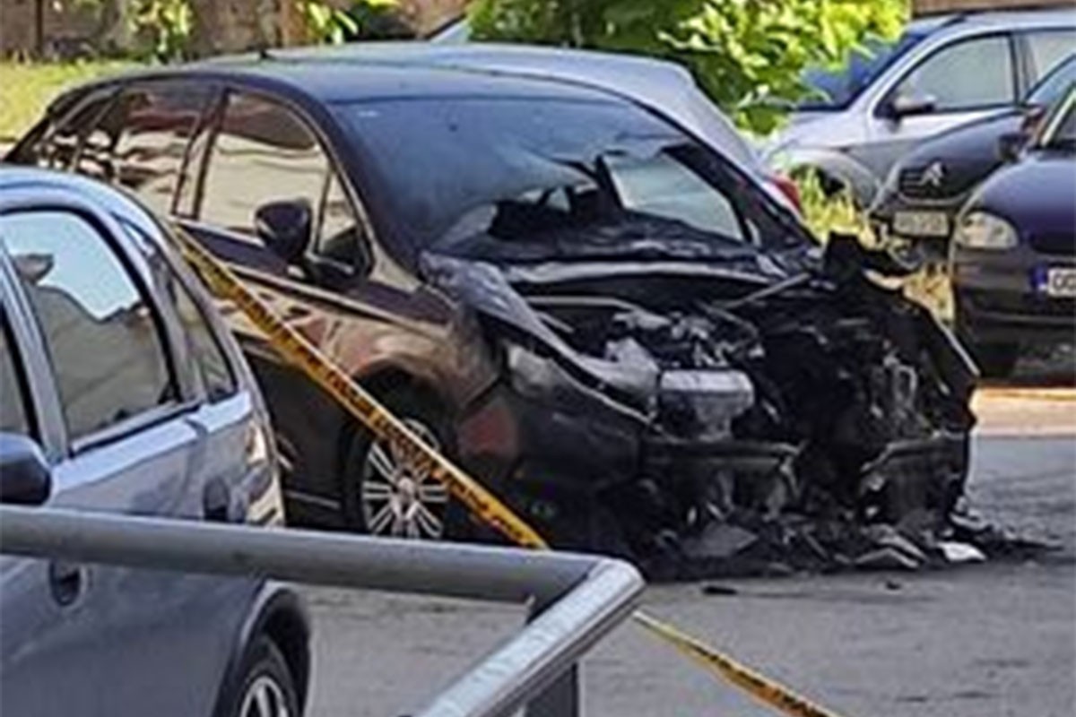 Zapaljen automobil bivšeg momka Fatalne Saške