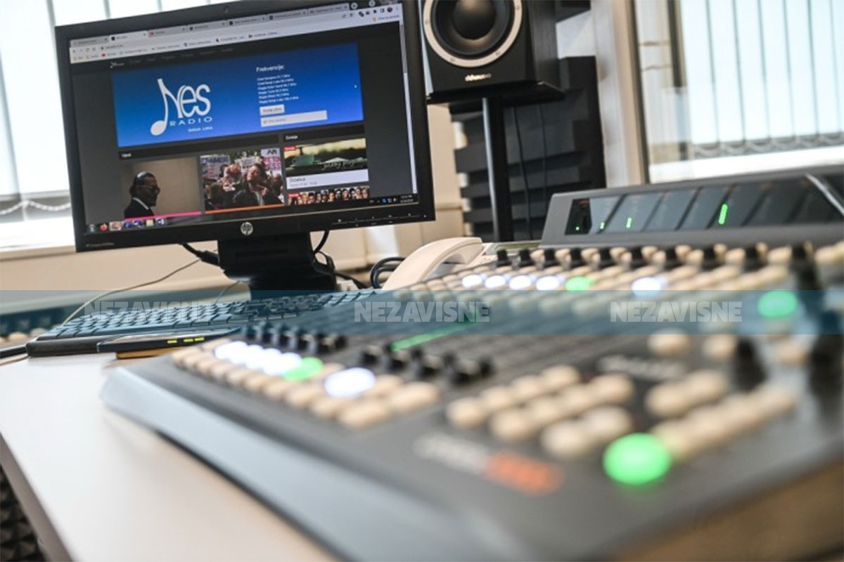 NES radio zemaljskim putem i u Finskoj
