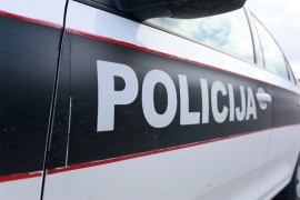 Sudar šlepera i automobila na prevoju Komar, ima povrijeđenih