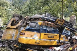 Autobus sletio u provaliju, najmanje 16 mrtvih