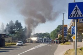 Težak sudar kod Lukavca: Cisterna u vatri, jedna osoba povrijeđena