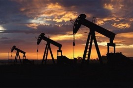Nafta pojeftinila nakon jačanja dolara