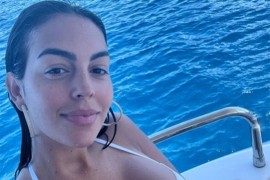 Georgina objavila fotografiju ćerke, minđuše i Diorova garderoba u ...