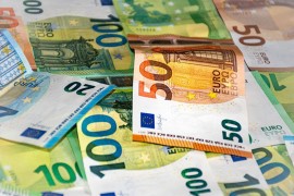 Evro se oporavio, dolar neznatno skliznuo, funta posrće