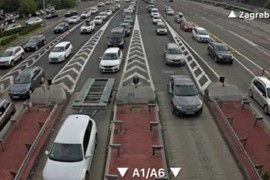Sve veće gužve i kolone prema moru i na granici u Hrvatskoj